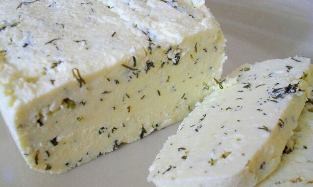 gesalzene Kéis als Frühstücksoptioun op der Dukan Diät